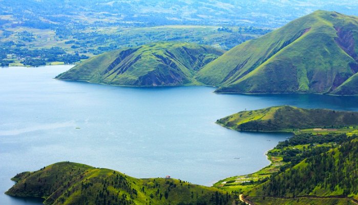 Lake Toba Tour: Journeying to Indonesia's Majestic Lake