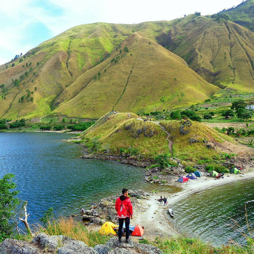 Exploring the Beauty of Lake Toba Tours