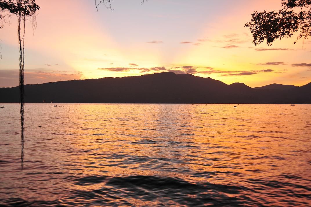  Escape to Paradise: Experience Lake Toba's Tranquil Serenity with Tobatransporter.com