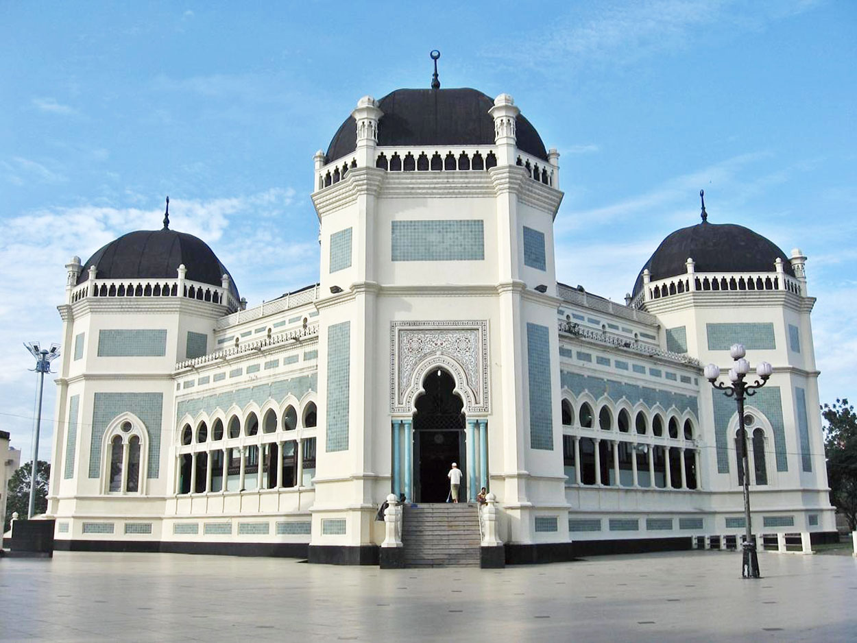 Medan Tour: Historical Insights into North Sumatra