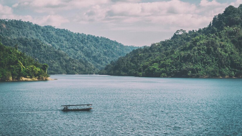 Exploring the Beauty of Medan and Lake Toba with tobtransporter.com