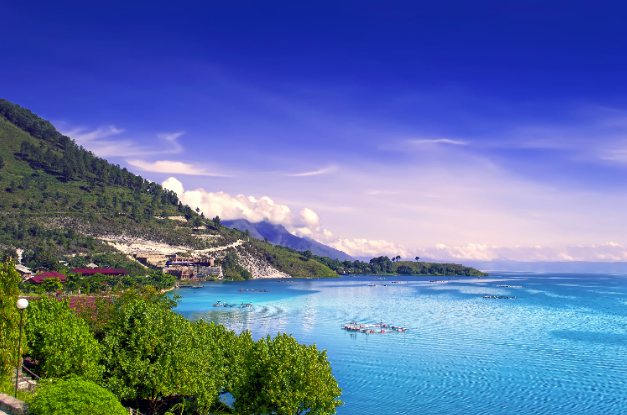 Lake Toba Tour : Medan's Treasures Await