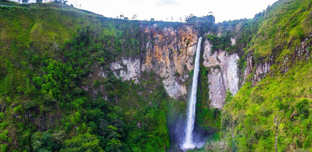  Embark on Unforgettable Journeys: Explore Lake Toba with Our Specialized Tours!