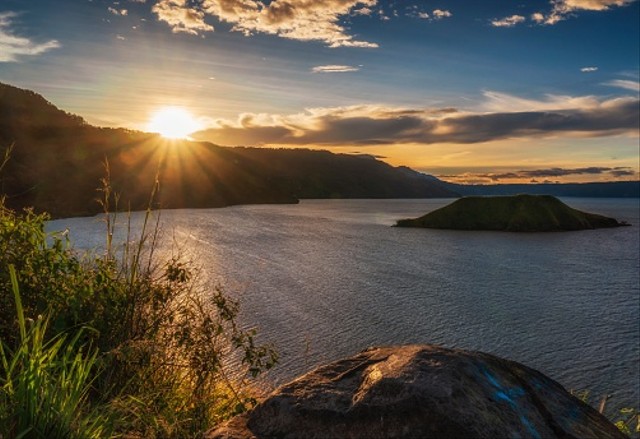 Lake Toba Sunset Cruise: Watching the Sunset Over the Lake