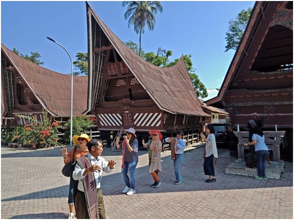 Medan Tour: Admiring the Architecture of Maimun Palace