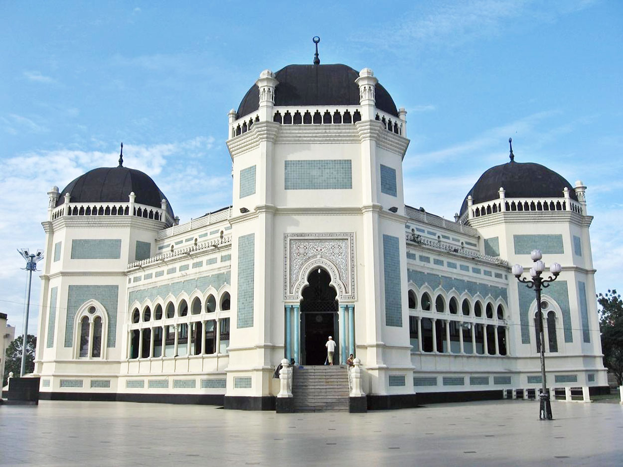 Indulge in Luxury on Your Medan Tour: High-End Experiences